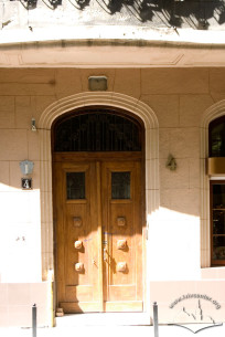 Vul. Kovzhuna, 4. The main entrance