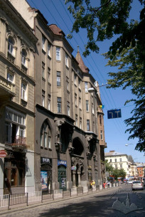 Вул. Князя Романа, 6. Вигляд у бік пл. Галицької