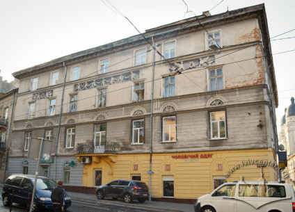 Vul. Krakivska, 34. The building's northern facade