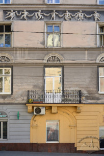 Vul. Krakivska, 34. Northern facade. A bricked-up entrance gate can be seen in the center of ground floor