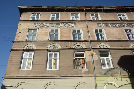 Vul. Krakivska, 34. A fragment of the southern facade