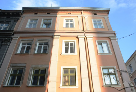 Vul. Krakivska, 1. Part of the southern facade (facing vul. Shevska)