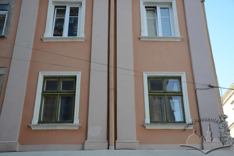 Vul. Krakivska, 1. Part of the southern facade (facing vul. Shevska)