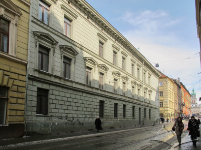 Vul. Teatralna, 11. The building's southern facade. A view from vul. Beryndy towards pl. Rynok