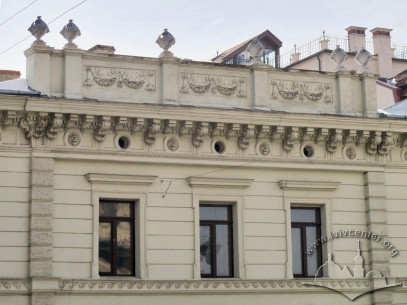 Vul. Teatralna, 11. Part of the northern facade