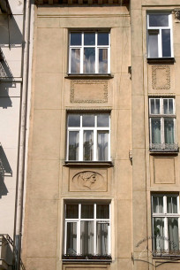 Vul. Konopnytskoi, 8. Lateral windows of the principal facade