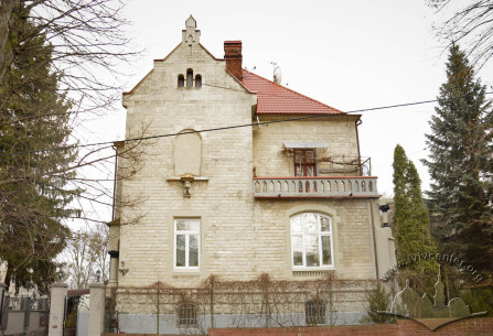 Vul. Hlinky, 5. The building's main facade