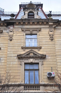 Vul. Sichovykh Striltsiv, 16. Detail of the southeatern facade