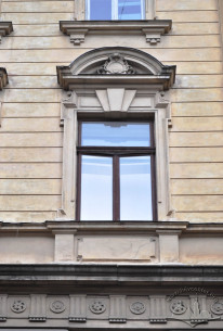 Vul. Sichovykh Striltsiv, 16. A 3rd floor window