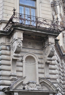 Vul. Sichovykh Striltsiv, 16. A 2nd floor balcony above the main entrance