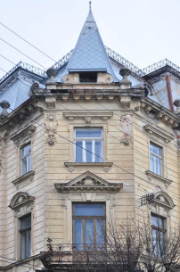 Vul. Sichovykh Striltsiv, 16. Corner part of the building