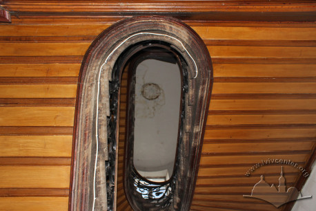 Vul. Doroshenka, 50. The principal staircase