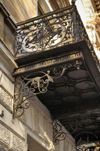 Vul. Doroshenka, 50. The 2nd floor balcony above the main entrance