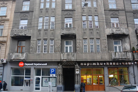 Vul. Slovatskoho, 4. A part of the principal facade