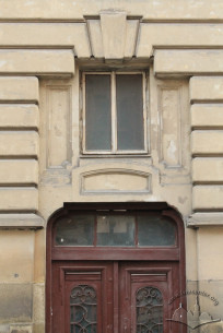 Vul. Universytetska, 1. Entrance from vul. Lystopadovoho Chynu, detail