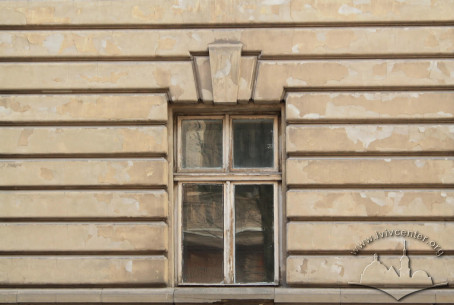 Vul. Universytetska, 1. A ground floor window
