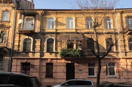 Vul. Doroshenka, 54. The building's principal facade