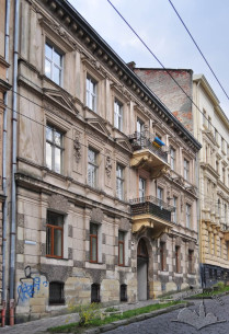 Vul. Krushelnytskoi, 15. The building's main facade