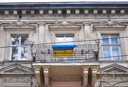 Vul. Krushelnytskoi, 15. Windows and a balcony on the 3rd floor