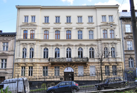 Vul. Krushelnytskoi, 17. The building's principal facade as seen from the territory of Ivana Franka Park