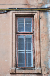 Vul. Krushelnytskoi, 17. A window on the rear facade