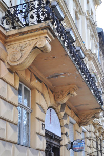 Vul. Krushelnytskoi, 17. 2nd floor balcony