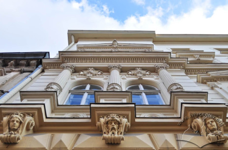 Vul. Krushelnytskoi, 17. Lateral part of the facade