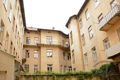 Vul. Lystopadovoho Chynu, 3. A view of the neighboring building #5 from the courtyard