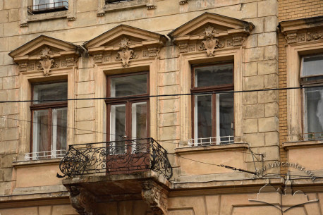 Vul. Lystopadovoho Chynu, 3. Windows and a balcony on the 3rd floor