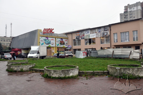 Вул. Довженка, 2-8. Бічний (західний) фасад