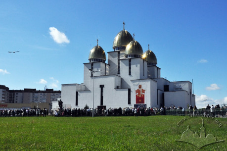 Prosp. Chervonoyi Kalyny, 70. A view of the church from the north