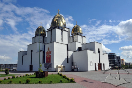 Prosp. Chervonoyi Kalyny, 70. A view of the church from the north