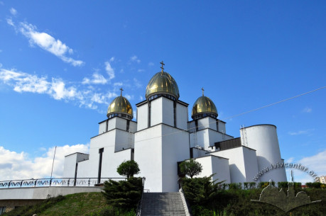 Prosp. Chervonoyi Kalyny, 70. A view of the church from the south