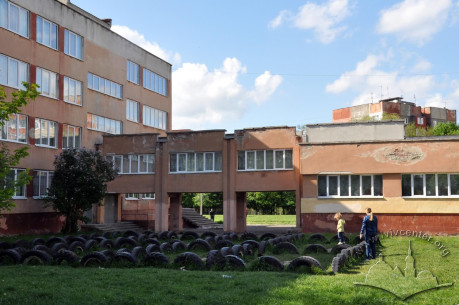 Вул. Зубрівська, 30.