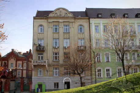 Vul. Doroshenka, buildings no. 73, 75, 77.