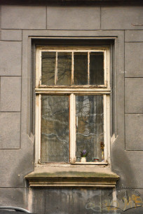 Vul. Grunvaldzka, 10. A first (ground) floor window with typical Neo-Gothic trimming