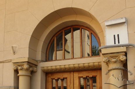 Vul. Kalicha hora, 11. The door light