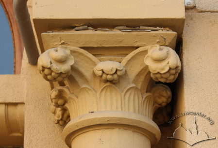 Vul. Kalicha hora, 11. Capital of one of the columns which flank the main entrance door