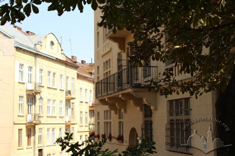 Vul. Kalicha hora. On the right, building #11.