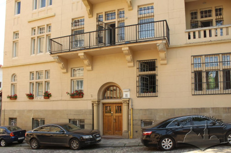 Vul. Kalicha hora, 11. Part of the principal facade with the main entrance