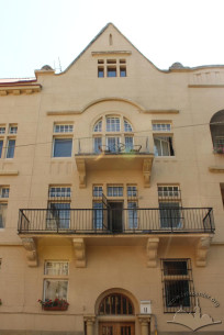 Vul. Kalicha hora, 11. Central part of the principal facade