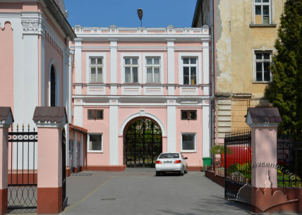 Vul. Pekarska, 59. Former Gate Building of the monastery. Principal (southern) facade