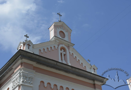 Vul. Pekarska, 59. Pediment crowning the avant-corps