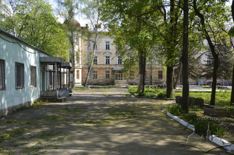 Vul. Pekarska, 59. A view at the building's western facade. On its left, apse of the Ruthenian chapel.