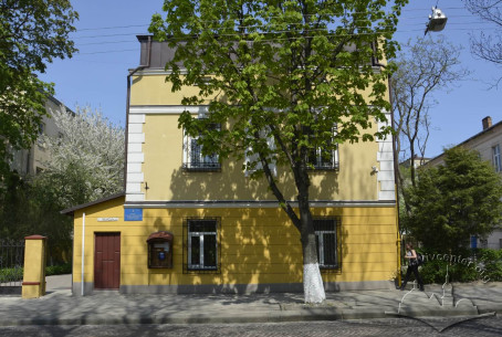 Vul. Pekarska, 61. The principal facade
