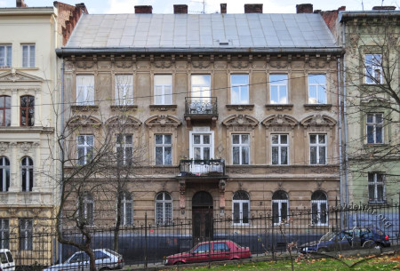 Vul. Krushelnytskoi, 19. The building's principal facade as seen from the territory of Ivana Franka Park