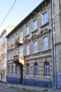 Vul. Krushelnytskoi, 19. The building's principal facade