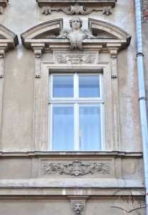 Vul. Krushelnytskoi, 19. A 2nd floor window
