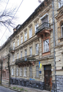 Vul. Krushelnytskoi, 9. The building's principal facade