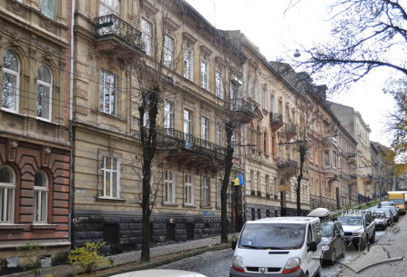 The housing on vul. Krushelnytskoi. In the center, the building no. 9. A view towads southwest